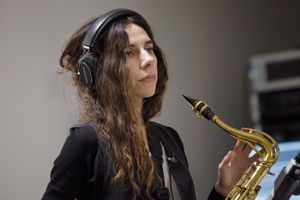 PJ Harvey – A Dog Called Money